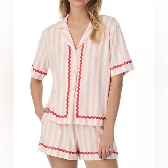 beauty sleep social Other - NEW Striped Pink and White Women's Pajama Set